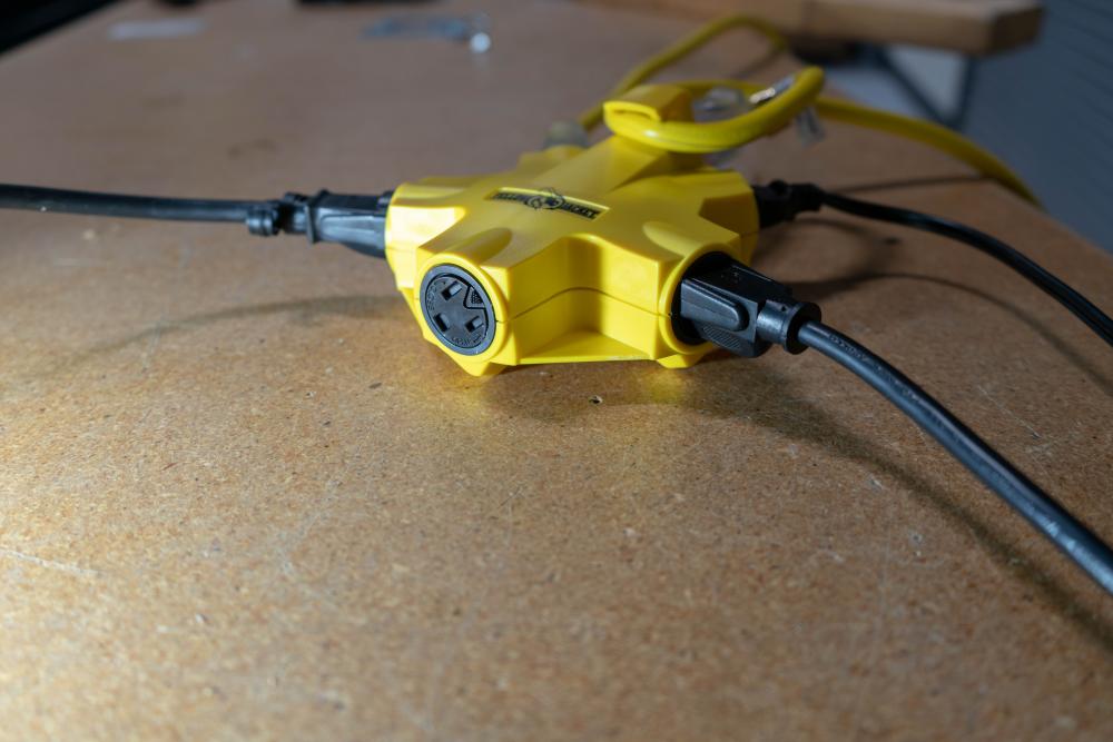 ADAPTER- 5 OUTLET YELLOW BLISTER