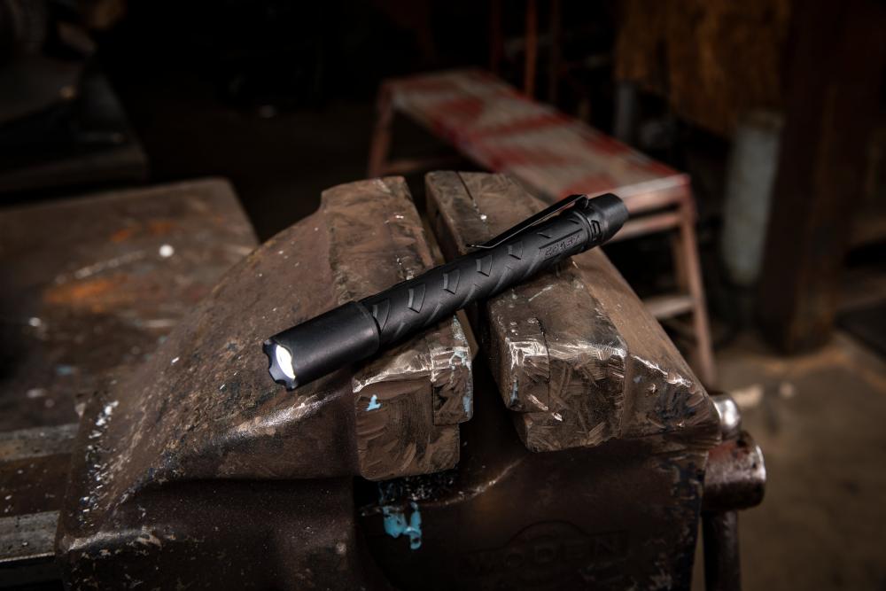 PS100 100 Lumen Bulls Eye Spot Polysteel Pen Light
